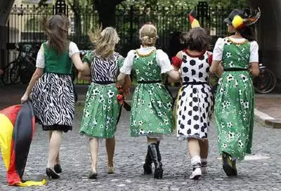 Ultimate Guide To Dirndl Dresses: Traditional Bavarian Attire For A Chic Look